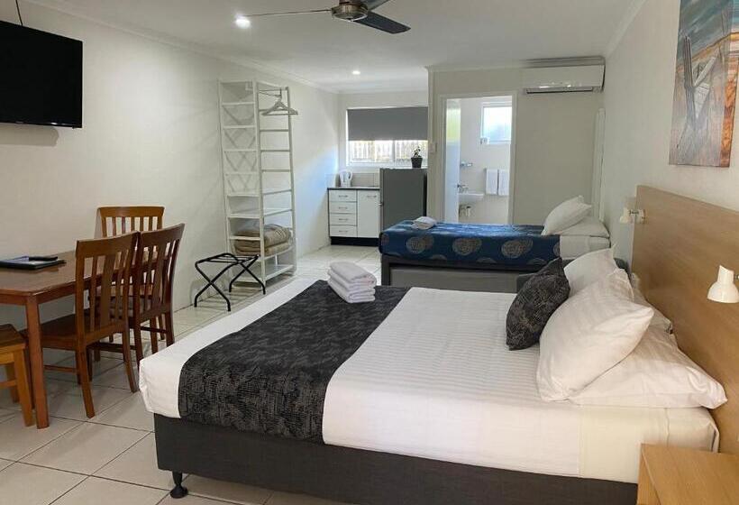 Tin Can Bay Motel