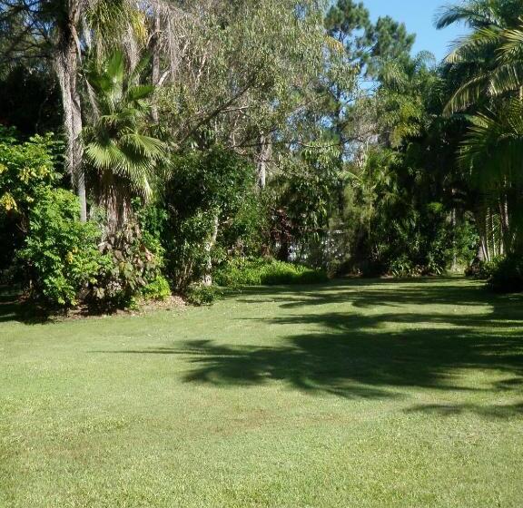 Tin Can Bay Motel