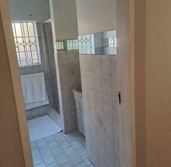 פנסיון Courtlyguesthouse