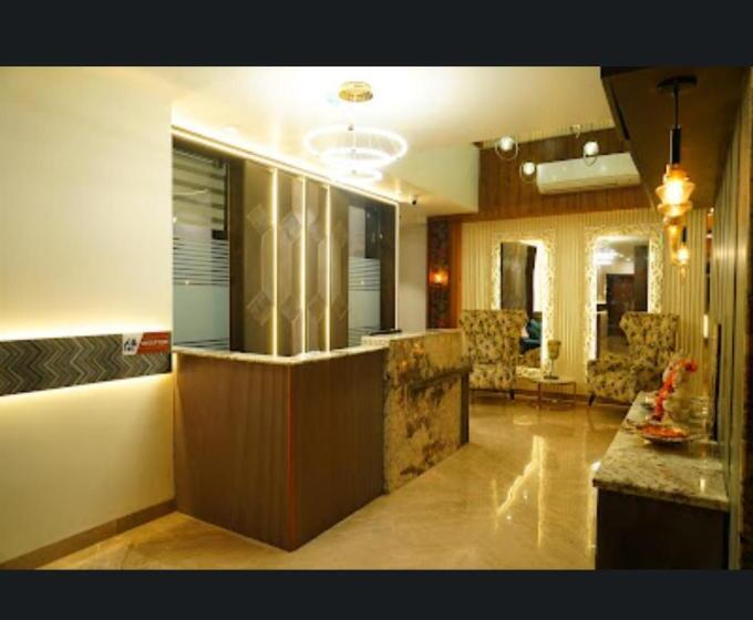 호텔 Lavish Inn