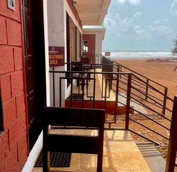 בית מלון כפרי Sandcastle Beach Resort