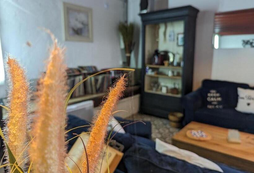 膳宿费 Guestroom Bouges Le Château, 1 Pièce, 2 Personnes   Fr 1 591 523