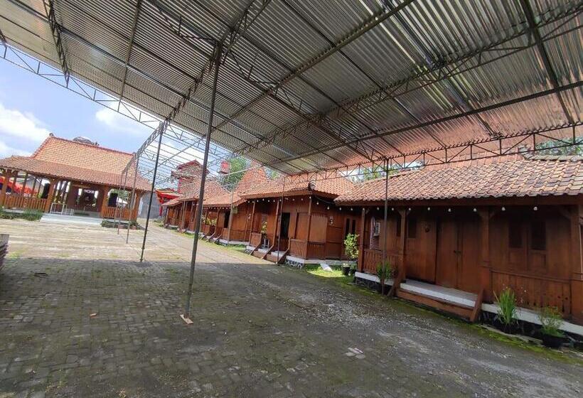 בית מלון כפרי Omah Joglo Sukorejo Redpartner