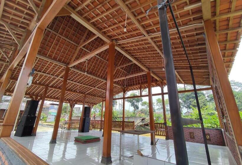 בית מלון כפרי Omah Joglo Sukorejo Redpartner