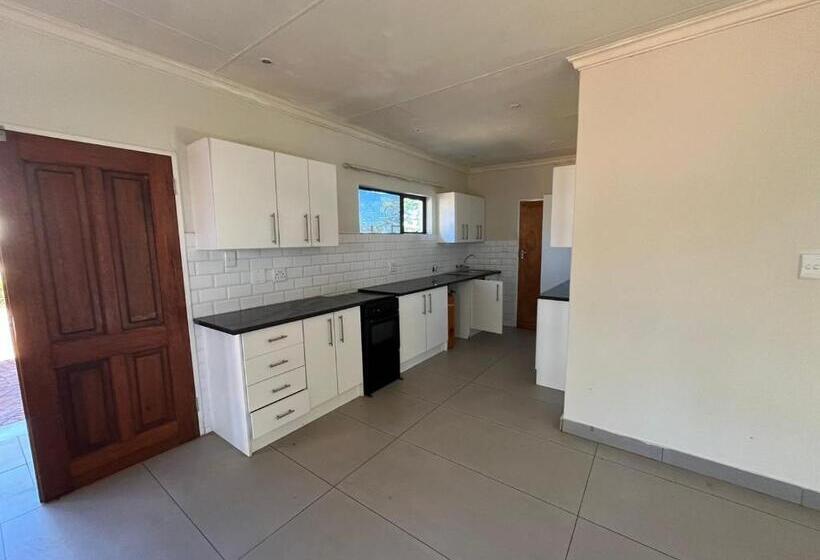 פנסיון Ka Tembe Self Catering Lodge