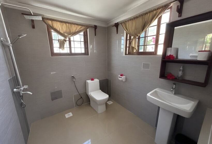 مبيت وإفطار Amber Lodge