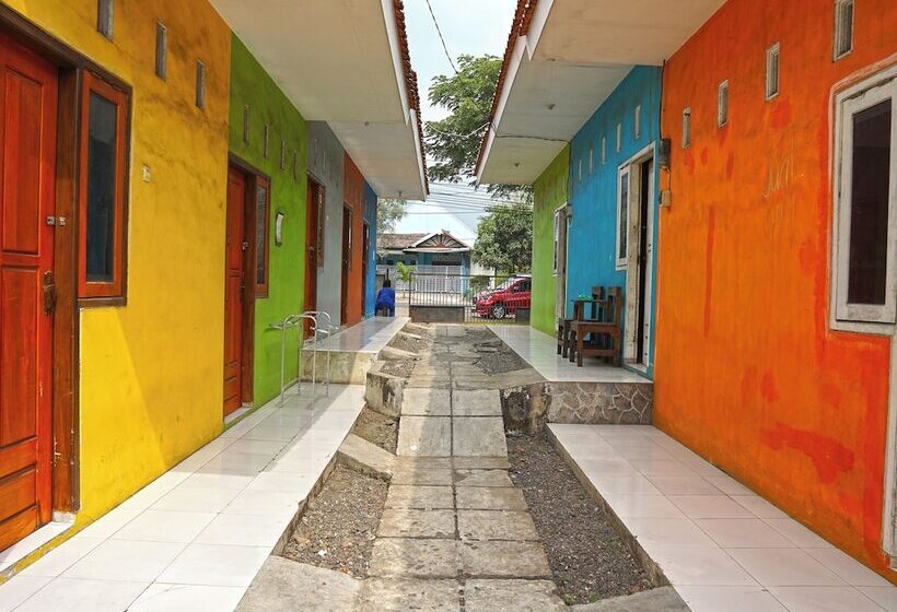 ホテル Spot On 92666 Rumah Kos Arafah Syariah