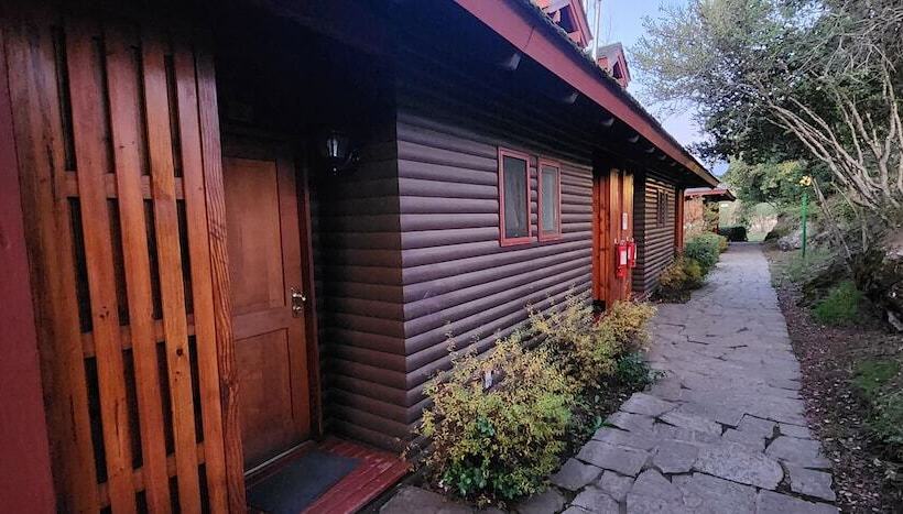 Hotel Y Cabañas Las Mellizas   Caja Los Andes