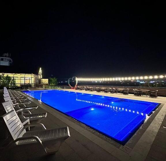 בית מלון כפרי Le Chalet Mont And Restaurant