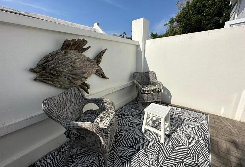 Пансион Adrift Guesthouse St Francis Bay