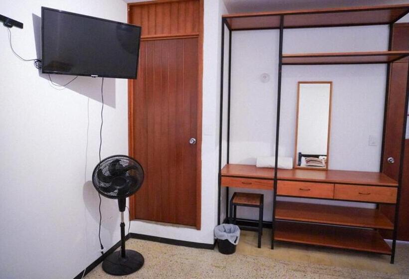 پانسیون Hostal Chocolate Calenda