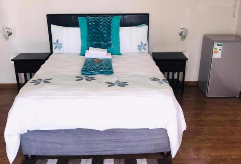 بنسيون Luyolo Guest Lodge