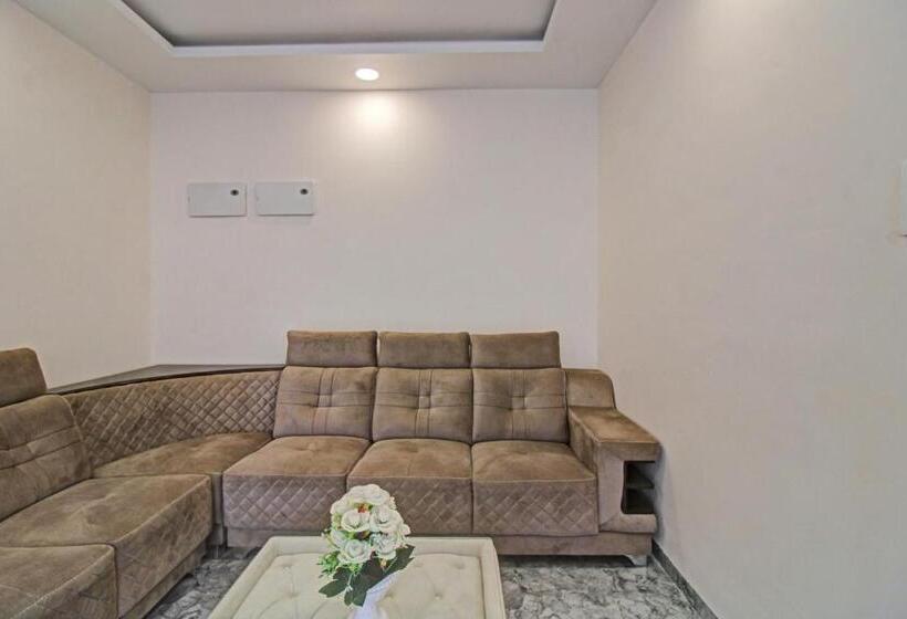 Fabhotel Paramount