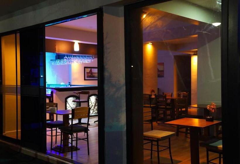تختخواب و صبحانه Didim Palace