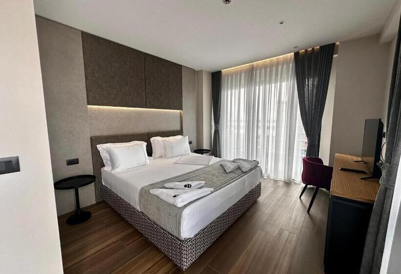 هتل Frojd Kune Resort & Beach