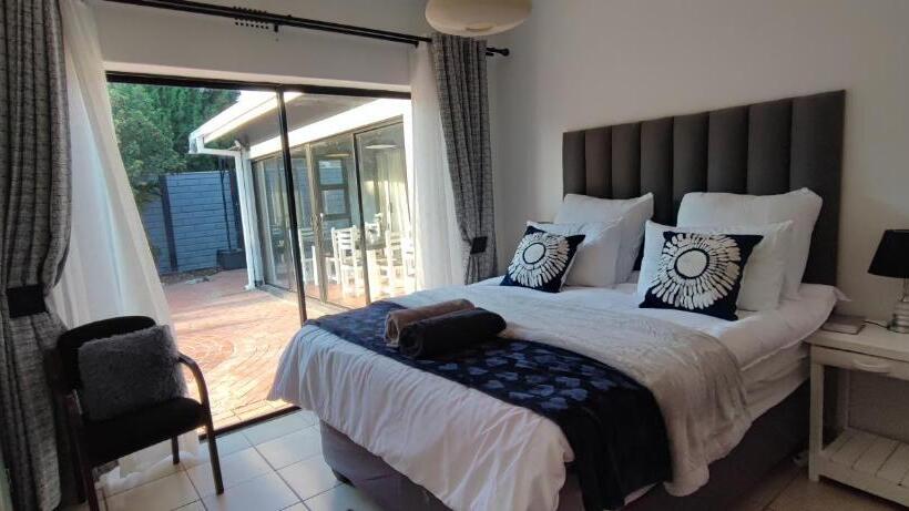 بنسيون S & S Village Guest House