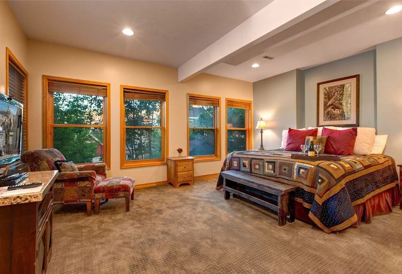 Abode On Woodside