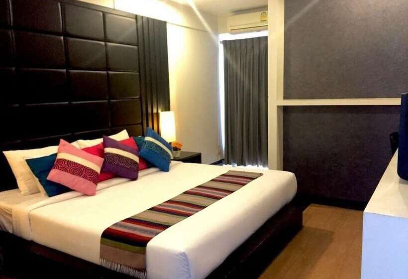 هتل Charoenchit House