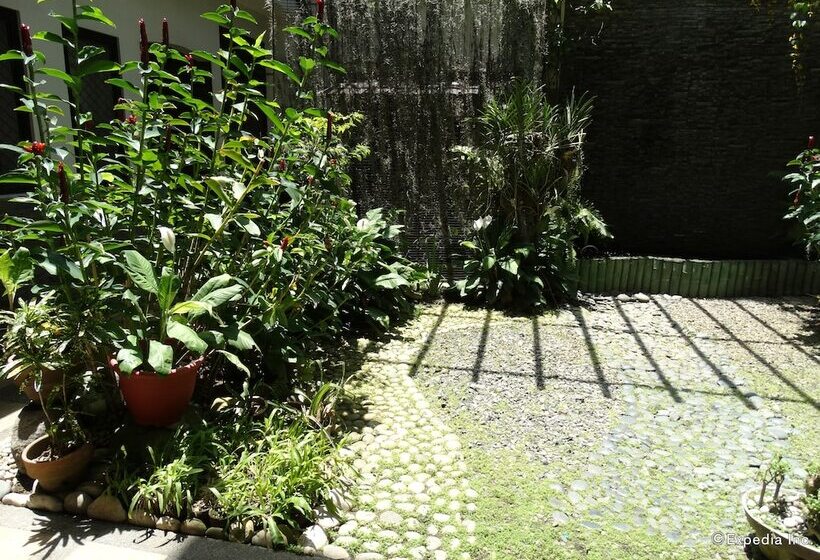 ホテル Peridot Suites