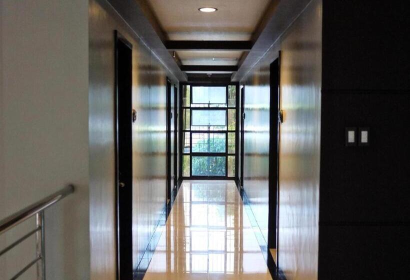 ホテル Peridot Suites