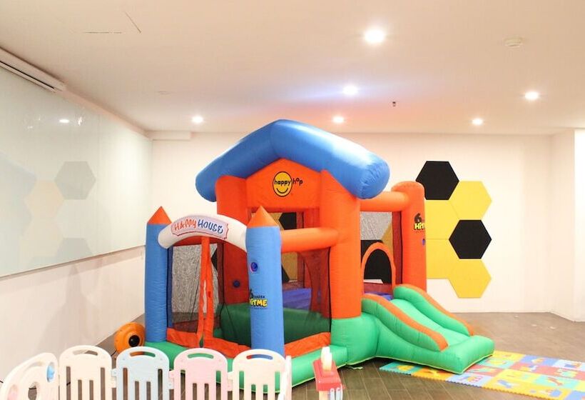 هتل Yellow Bee Tangerang