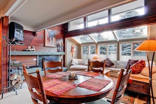 International Village In Warm Springs By Alpine Lodging