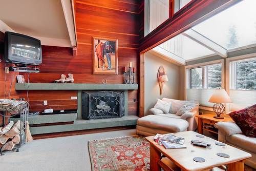 International Village In Warm Springs By Alpine Lodging