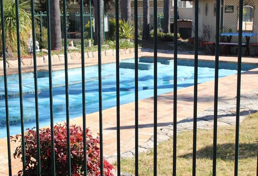 モーテル Town And Country Motor Inn