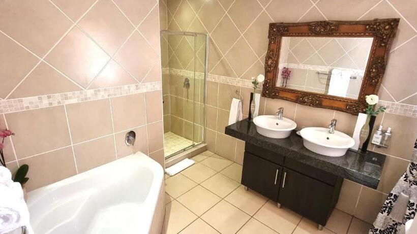 بنسيون La Barune Guest House