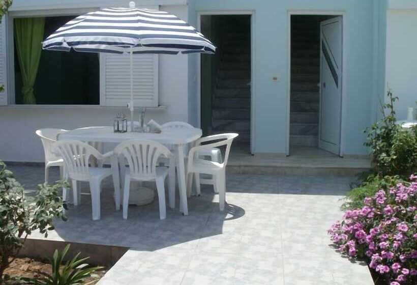 Seashell Apartments