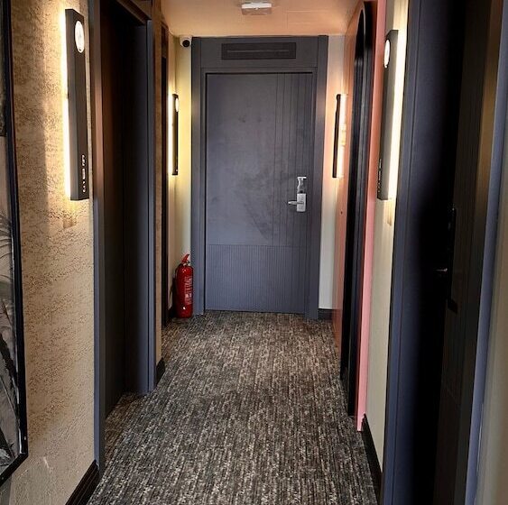 هتل Just Inn City