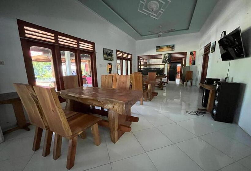 هتل Capital O 92615 Villa Utama D Alas Purwo