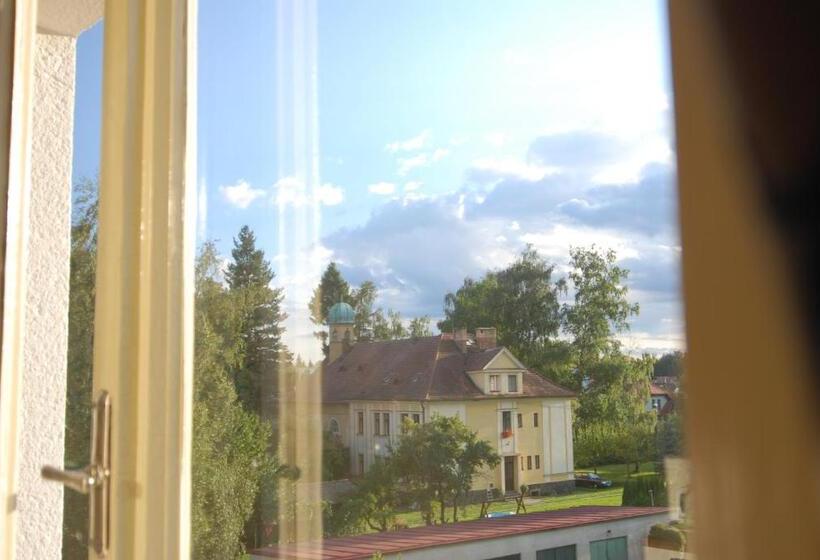 پانسیون Vila Jasmína