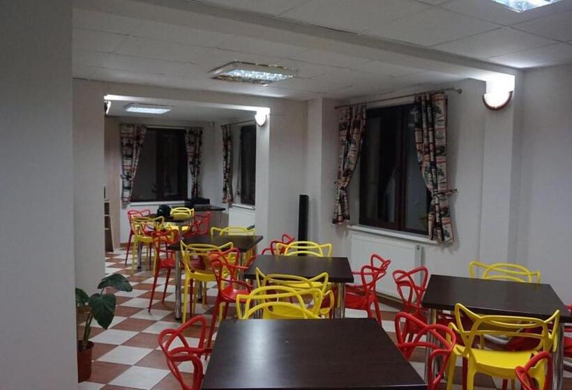 تختخواب و صبحانه Pensiunea Roua
