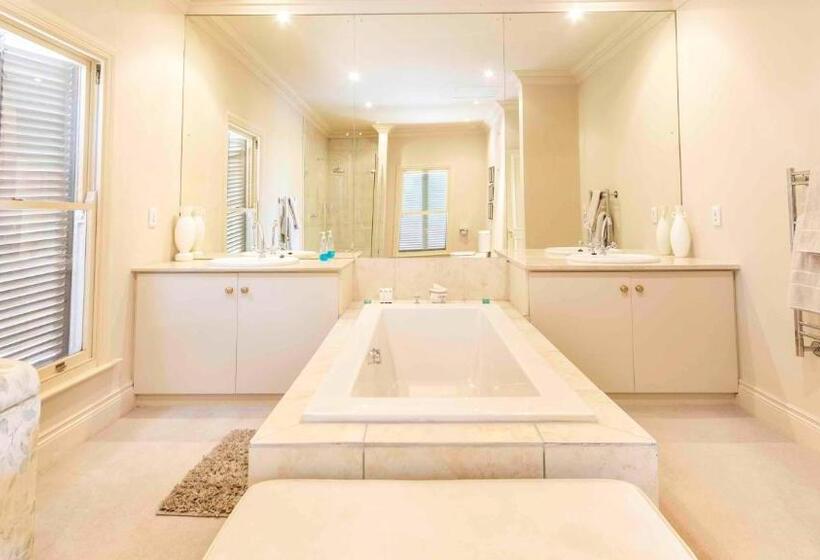 مبيت وإفطار Arum Hill Lodge