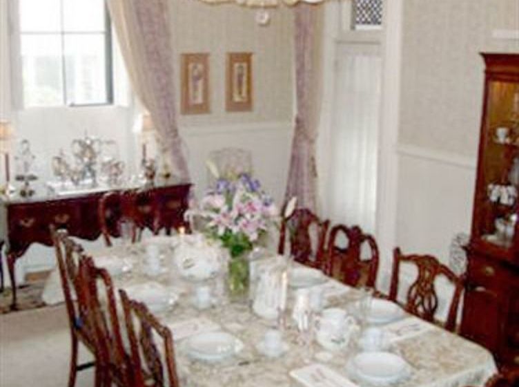 ベッドアンドブレックファースト Hillard House Inn