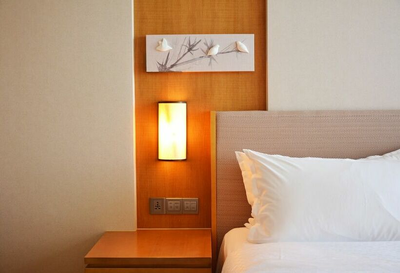 בית מלון כפרי Four Points By Sheraton Chengdu, Pujiang Resort