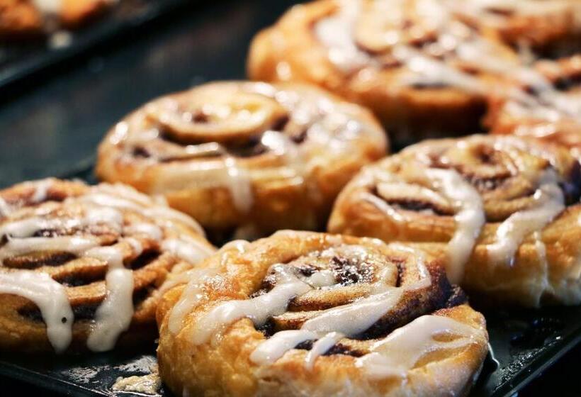 هتل Holiday Inn Express & Suites Eagan   Minneapolis Area, An Ihg