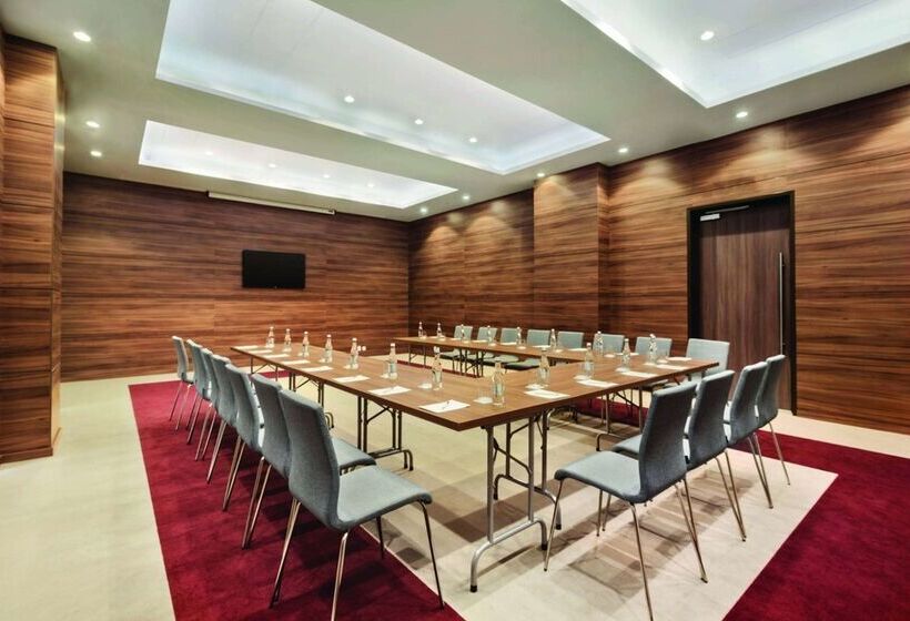 هتل Ramada Plaza Craiova