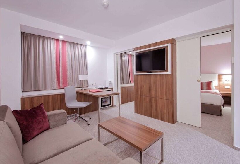 هتل Ramada Plaza Craiova