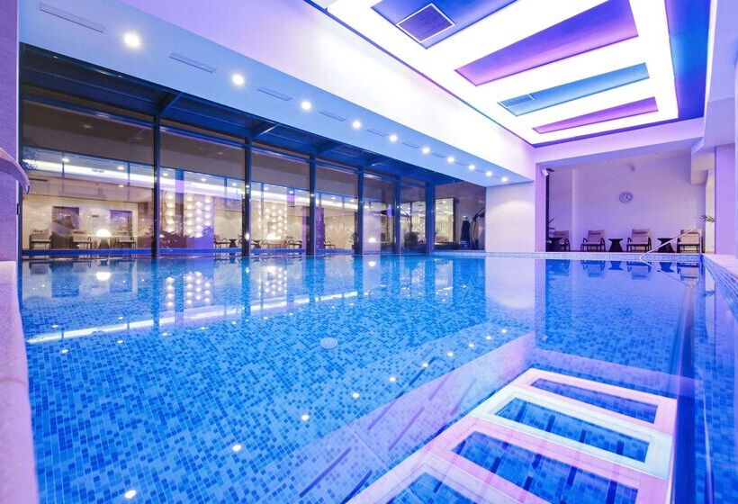 هتل Ramada Plaza Craiova