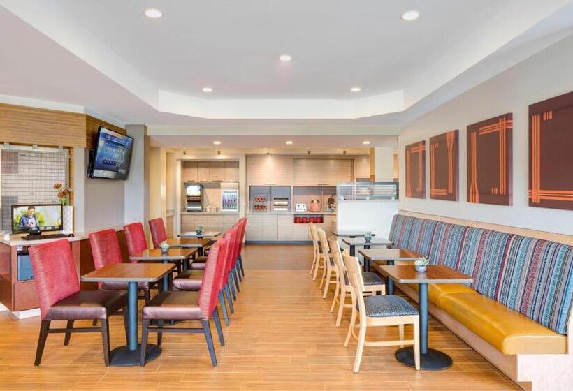 Отель Towneplace Suites By Marriott Detroit Troy