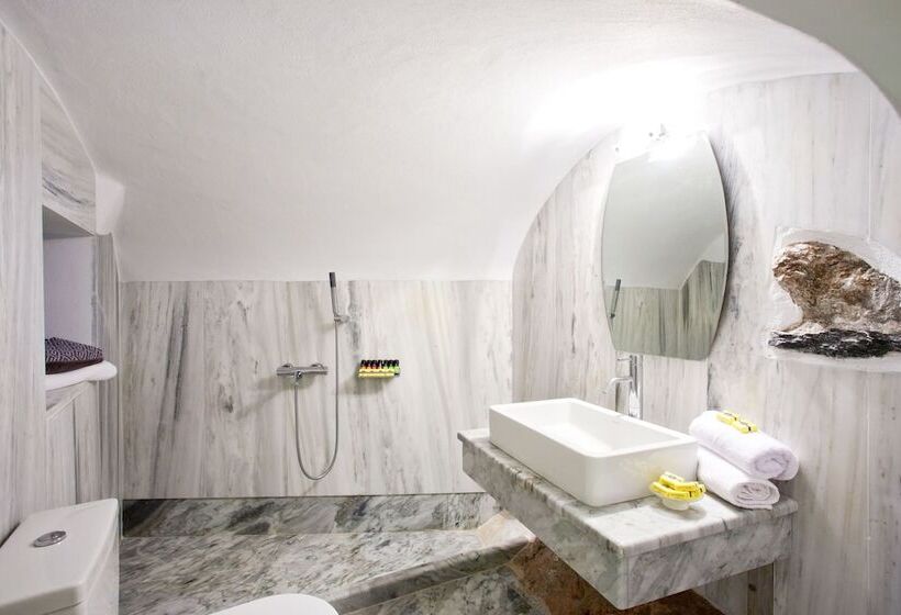 Semeli Cave House