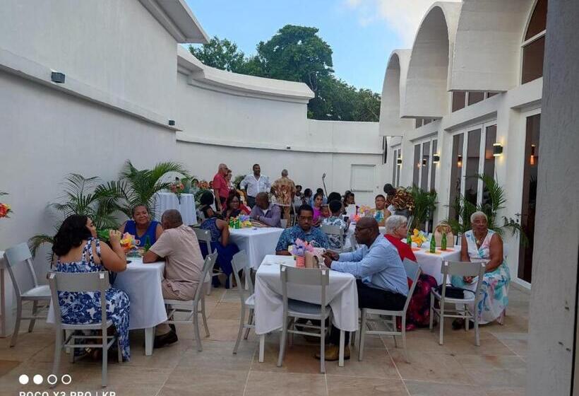 Spring Hotel Bequia