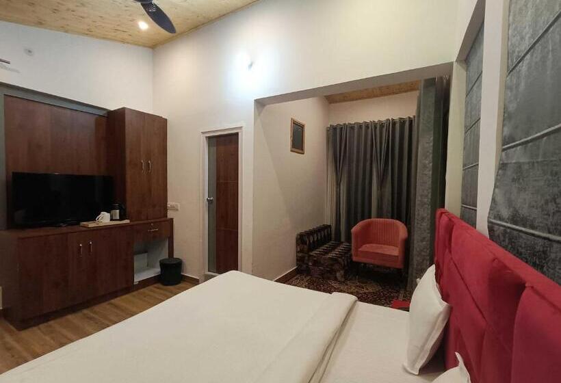 فندق Collection O The Maan Resort