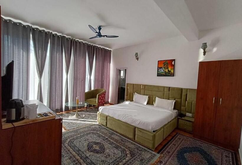 فندق Collection O The Maan Resort