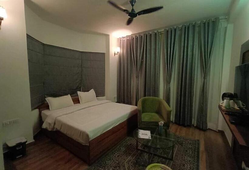 فندق Collection O The Maan Resort