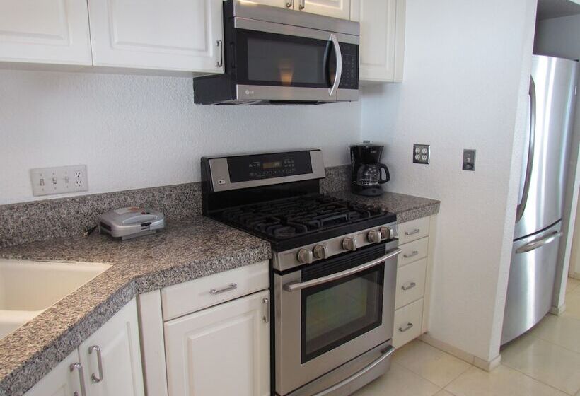 3 Bedroom House On The Beach