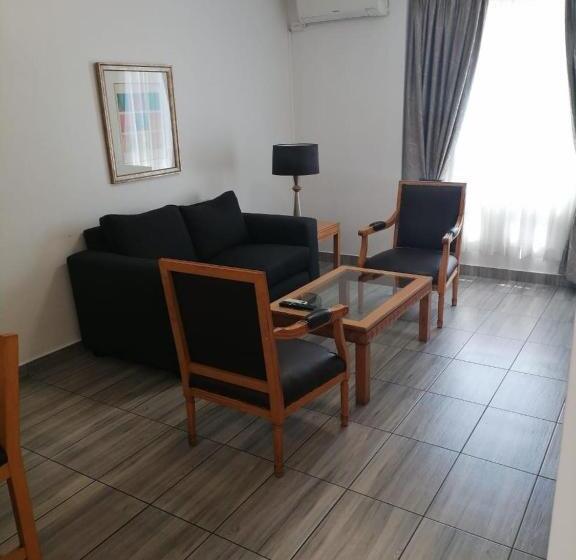 Airport Inn And Suites