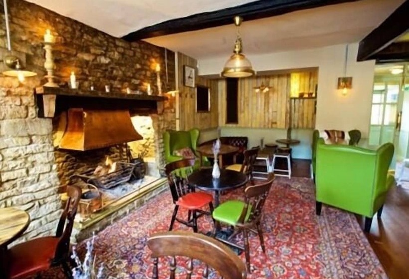 여관 Woodstock Arms